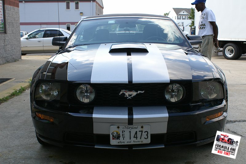 2007 Ford mustang racing stripes