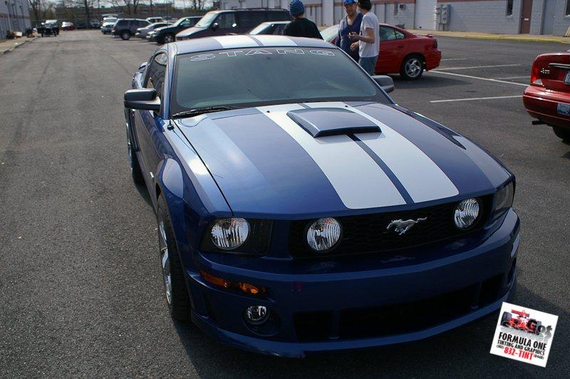 2008 Ford mustang racing stripes