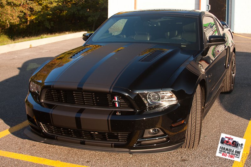 2013 Ford mustang racing stripes